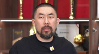 亚洲成人在线电影
